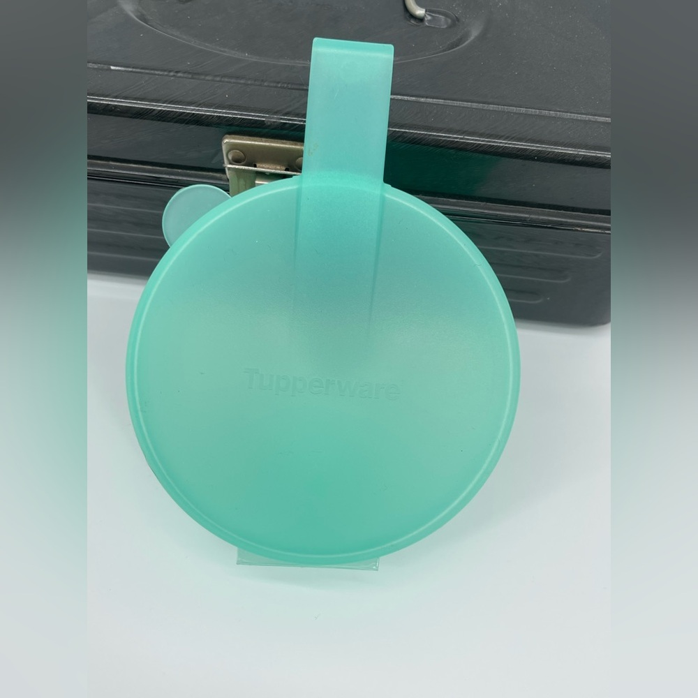 TUPPERWARE "Forget Me Not" Veggies Hanging Storage Container